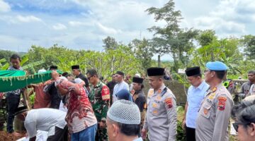 Kapolres Boyolali Hadir Dalam Pemakaman Jenazah Korban Curas di Karanggede