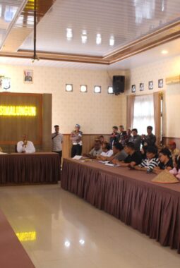 Polres Simalungun Terima Aspirasi dan Diskusi dengan Forum Organisasi Masyarakat Sipil serta Petani Kecamatan Tapian Dolok   