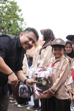 Program Seragam Sekolah Gratis Yang Diluncurkan Oleh Bupati Subang Diduga Kualitasnya Kurang Baik