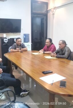 Aliansi Masyarakat Peduli Lingkungan Hidup DPC Purworejo Audiensi ke Kejari, Sampaikan Aduan Dugaan Tambang Ilegal Di Ngombol 