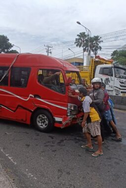 Tak Bisa Kuasai Kendaraan, Sebuah Angkot Alami Laka Tunggal