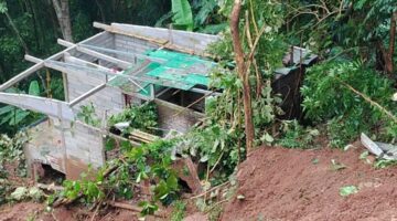 Longsor Talut Perumahan di Pudakpayung Banyumanik Timpa Rumah Warga, Satu Keluarga Selamat