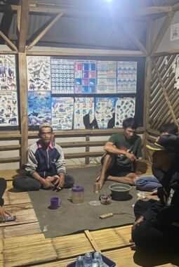 Bhabinkamtibmas Polsek Bungbulang Lakukan Kontrol Ronda Malam, Ciptakan Rasa Aman di Bungbulang