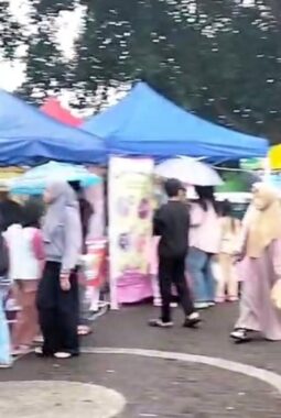 Selama Ramadhan Alun-alun Bungbulang Kembali Ramai Oleh Pedagang Kaki Lima Kasi Trantib Beri Dukungan