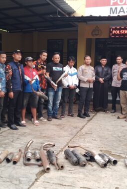 Dukungan OKP Terhadap Polsek Bungbulang Untuk Kondusifnya di Bulan Suci Ramadhan Secara Sukarela Serahkan Puluhan Knalpot Brong