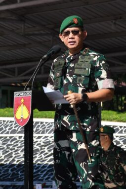 Pangdam IV/Diponegoro Pimpin Apel Bersama dan Penyerahan THR serta Bingkisan Lebaran 1447 H