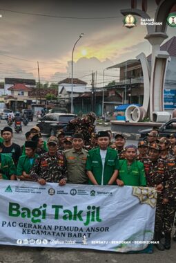 Aksi Sosial Berkah Ramadhan: PAC GP Ansor Babat salurkan 2.500 Takjil untuk Berbuka Puasa.