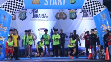 Meriah! Kapolda Metro Jaya Adakan Lomba Lari Malam di Kantor Polisi