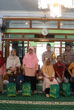 Polres Wonogiri Salurkan Bansos dan Gelar Cek Kesehatan Gratis bagi Dhuafa