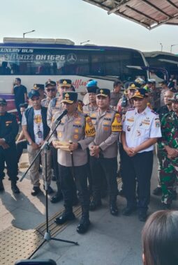 Kapolda Metro Jaya Tinjau Kesiapsiagaan Personel Ops Ketupat Jaya 2026 di Terminal Terpadu Pulogebang