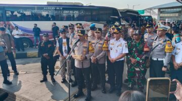 Kapolda Metro Jaya Tinjau Kesiapsiagaan Personel Ops Ketupat Jaya 2026 di Terminal Terpadu Pulogebang