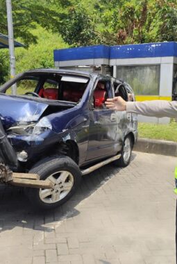 Dua Kendaraan Pemudik Terlibat Kecelakaan di Tol Semarang–Solo KM 440 Bawen, Dua Penumpang Alami Luka