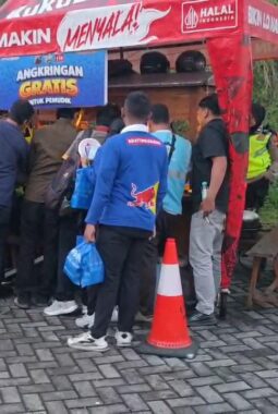 Angkringan Gratis Polres Semarang, layani Pemudik di Rest Area KM 429 Tol Semarang–Solo.