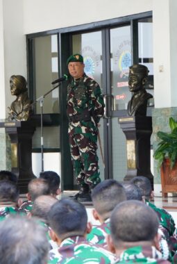 Menjelang Pindah Tugas, Danrem 072/Pamungkas Berikan Jamdan Sekaligus Pamitan