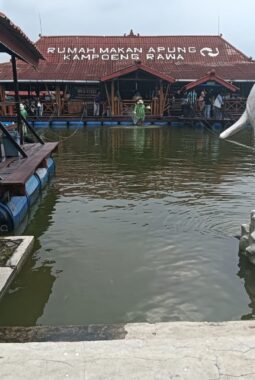 Pelayanan Dikeluhkan, Pengunjung Kampoeng Rawa Ambarawa Minta Manajemen Evaluasi Saat Libur Lebaran