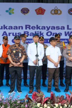 Pangdam IV/Diponegoro Hadiri Flag Off One Way Arus Balik di Gerbang Tol Kalikangkung