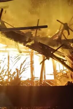 Si Jago Merah Mengamuk Saat Penghuni Rumah Terlelap, Tim Damkarmat Bungbulang Bertindak Cepat