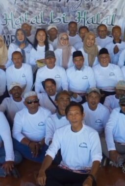 Temu Kangen & Halal Bihalal Alumni SMPN 1 Cepiring Angkatan 1987 Berlangsung Hangat di Pantai Indah Kemangi
