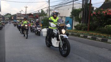 Gunakan Sepeda Motor, Kapolres Semarang Patroli Gereja