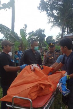 Mayat Pria Ditemukan di Sungai Kering Karangpawitan, Polisi lakukan oleh TKP