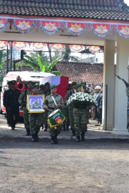 Dua Prajurit TNI Gugur di Lebanon, Dimakamkan dengan Upacara Militer