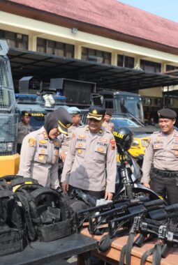 Antisipasi Eskalasi Situasi Kamtibmas, Kapolres Semarang cek peralatan Dalmas.