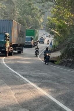 Tanjakan Tengkorak Kalijambe Jalur Tersebut Dirasa Belum Aman Dilintasi Kendaraan Berat,Sehingga di Butuhkan Jalur Penyelamat