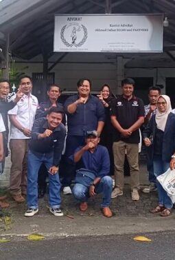 Ketua DPW IWOI Jateng Serahkan SK Pengurus DPD Purworejo   