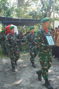 Pemakaman Secara Militer Almarhum Sertu Purn Subari