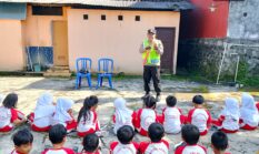 Polisi Sahabat Anak, Puluhan Siswa TK Kunjungi Polsek Slogohimo dan Belajar Tertib Lalu Lintas