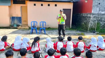 Polisi Sahabat Anak, Puluhan Siswa TK Kunjungi Polsek Slogohimo dan Belajar Tertib Lalu Lintas
