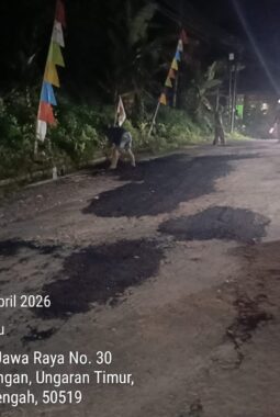 Jalan Jawa Raya Leyangan Penuh Lubang, Warga: “Desa Wisata atau Jalan Seribu Lubang?”