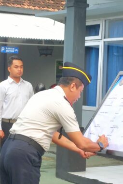 Bapas Pati Gelar Apel Komitmen Bersama Anti Narkoba dan Pungutan Liar dalam Rangka Hari Bhakti Pemasyarakatan ke-62