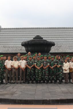 Tingkatkan Nasionalisme Dan Cinta Tanah Air, Korem 072/Pamungkas Gelar Ziarah Makam Pahlawan dan Nobar Film Dokumenter Jenderal Sudirman