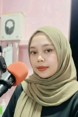Radio RJ Bungbulang Talk Show Lewat Streaming Radio Intan Garut. Diskominfo Garut Ajak Warga ‘Bijak Bermedsos”.