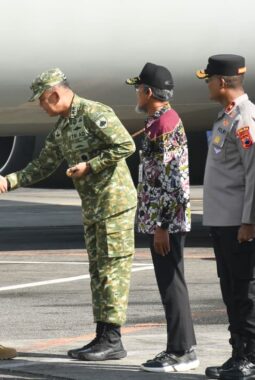 Pangdam IV/Diponegoro Dampingi Menhan dan Panglima TNI Tinjau Latihan Operasi Laut Gabungan 2026