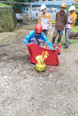 Damkar UPT Wilayah 2 Bungbulang Sosialisasi Kebakaran Dini Untuk Memenuhi Standar Karyawan Dalam Bidang K3, Kepada Karyawan PLTM Cilaki Cisewu