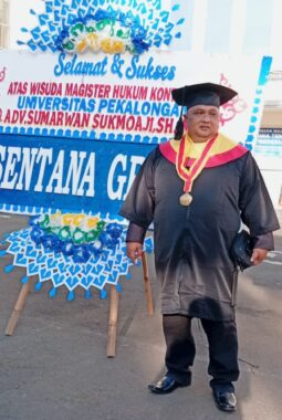 Tak Kenal Lelah Menuntut Ilmu, Ketua BPPH MPC Pemuda Pancasila Kab. Batang Raih Gelar Magister Hukum Konstruksi di UNIKAL