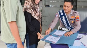 Humanis dan Bersahabat, Polantas Menyapa di Satpas Karanganyar Permudah Proses Permohonan SIM