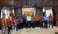 Gandeng Yayasan Alfatihah, MPC Pemuda Pancasila Batang Serahkan 16.000 Mushaf Gratis Ke Pemkab Untuk Masyarakat