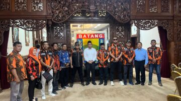 Gandeng Yayasan Alfatihah, MPC Pemuda Pancasila Batang Serahkan 16.000 Mushaf Gratis Ke Pemkab Untuk Masyarakat