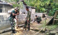 Satgas TMMD Regular Bersama Warga Bangun Rumah Ibu Lasinem 
