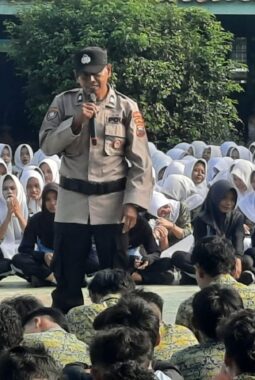 “Semar Dolan Sekolah” Warnai SMPN 2 Masaran, Ratusan Siswa Dibekali Edukasi Bahaya Bullying, Narkoba dan Kenakalan Remaja