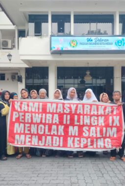 Warga Lingkungan IX Tandatangani Petisi Penolakan M Salim Sebagai Kepling
