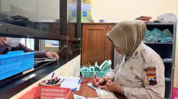 Polantas Menyapa Hadirkan Edukasi Humanis, Satlantas Karanganyar Ajak Warga Urus BPKB Tanpa Perantara