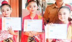 Haru dan Bangga, Orang Tua Gesti Siswi SDN 3 Bojong, Tak Kuasa Bendung Air Mata Usai Anaknya Juara FLS3N di Bungbulang