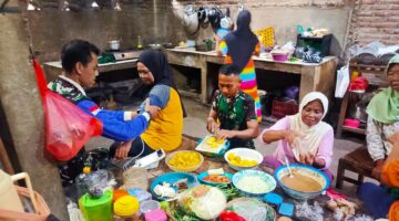 Tim Kesdim 0731/Kulon Progo Cek Tensi Darah Ibu Ibu di Dapur TMMD