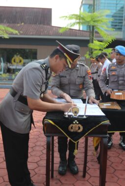 Polres Semarang Gelar Sertijab PJU dan Kapolsek Jajaran, Kapolres Tekankan Integritas dan Pelayanan Humanis.