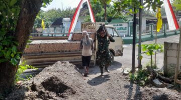 460 Dus Keramik Bantuan Pangdam IV/Diponegoro untuk Program RTLH TMMD Reg 128 Kodim Sragen Diterima Warga