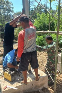 Babinsa dan Warga Bersatu, Baja Penopang Jembatan Perintis Garuda Mulai Berdiri